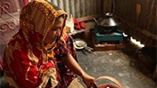 Le Bangladesh passe au solaire, au grand bénéfice des femmes
